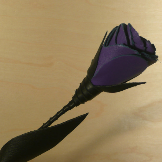 Leder-Rose, schwarz/lila
